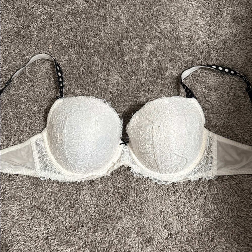 Elegant Lace Underwire Bra - White